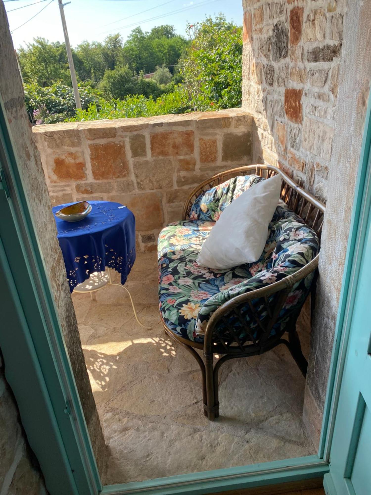 Domos Selene Casa Delle Farfalle Tinjan Exterior foto